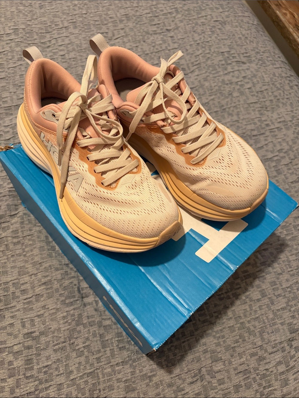 Hoka Bondi 8 Size 6